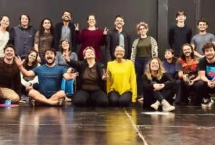 "Entre sem bater" - encenação apresenta projeto coordenado pelo grupo Ás de Paus