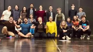 "Entre sem bater" - encenação apresenta projeto coordenado pelo grupo Ás de Paus