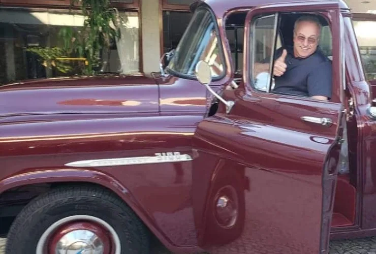 Zonta expõe carros clássicos de sua coleção em exposição do Gigante Atacadista
