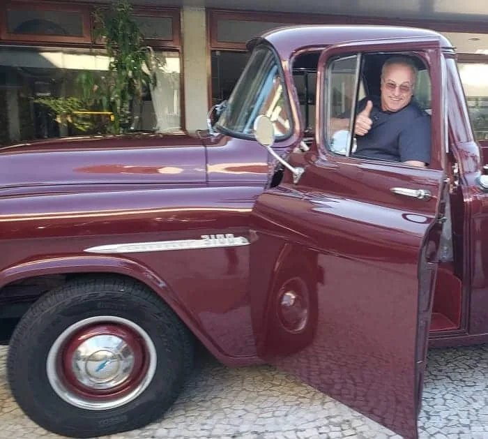 Zonta expõe carros clássicos de sua coleção em exposição do Gigante Atacadista
