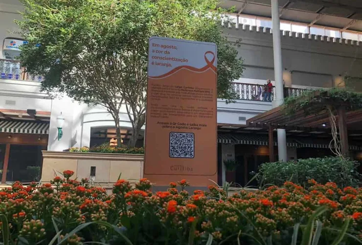 Agosto Laranja: shopping recebe flores laranjas em prol do conscientização para a esclerose múltipla