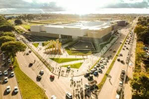 Obras do novo binário entre os bairros Tarumã e Cajuru alteram acesso ao Jockey Plaza Shopping