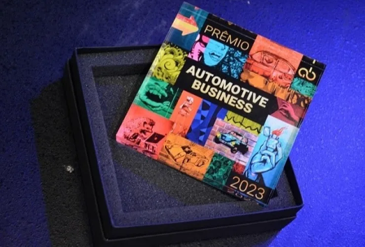 A Renault foi a vencedora do Prêmio Automotive Business 2023 na categoria Indústria 4.0 com o case Metaverso Renault. A fabricante aplica em suas linhas as mais avançadas tecnologias no processo industrial, como inteligência artificial, máquinas e postos de trabalho conectados, gêmeo digital, impres