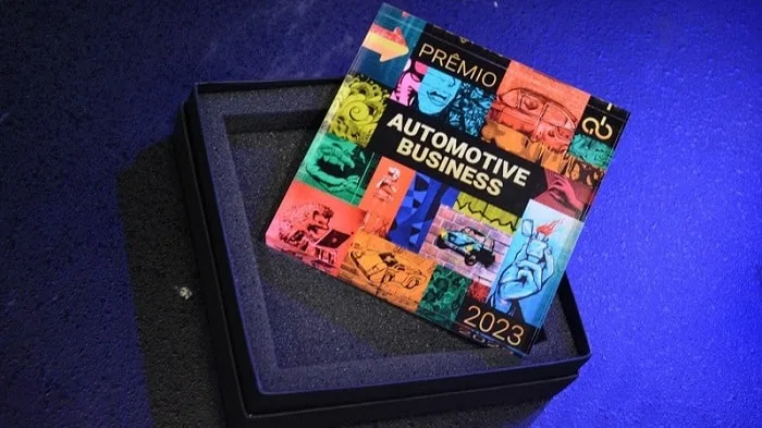 A Renault foi a vencedora do Prêmio Automotive Business 2023 na categoria Indústria 4.0 com o case Metaverso Renault. A fabricante aplica em suas linhas as mais avançadas tecnologias no processo industrial, como inteligência artificial, máquinas e postos de trabalho conectados, gêmeo digital, impres
