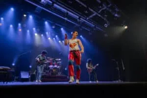 Curitiba recebe show tributo à icônica banda Queen com o Queen Immortal nesta sexta-feira (13)