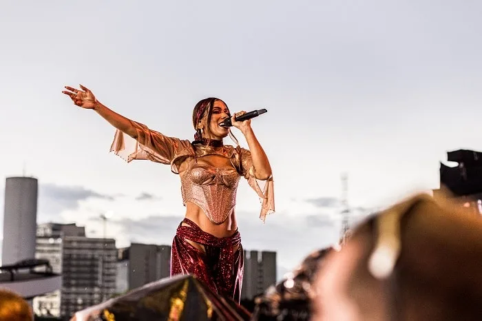 Anitta anuncia show de pré-Carnaval em estádio de Curitiba


