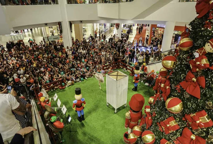 Abertura da programação de Natal do Shopping Palladium emociona o público