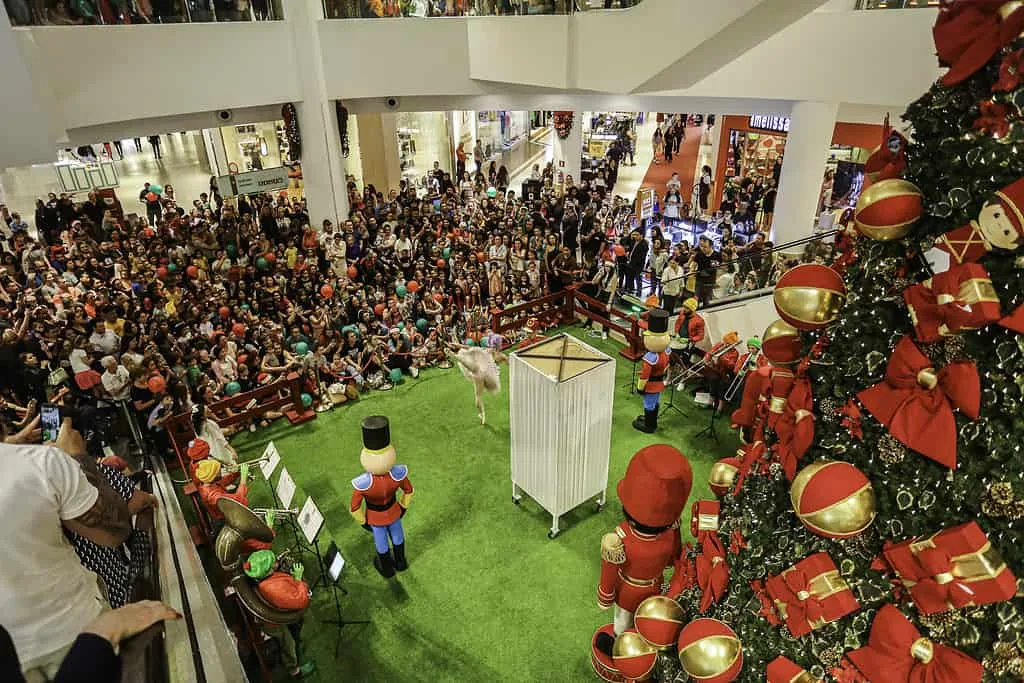 Abertura da programação de Natal do Shopping Palladium emociona o público