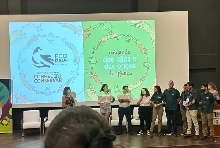 Eco Park e Onças do Iguaçu lançam livro “Cuidando dos Cães e das Onças”