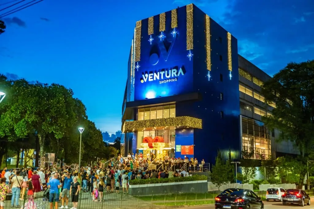 Banda dos alunos do Colégio Vila Militar realiza segunda apresentação no Ventura Shopping