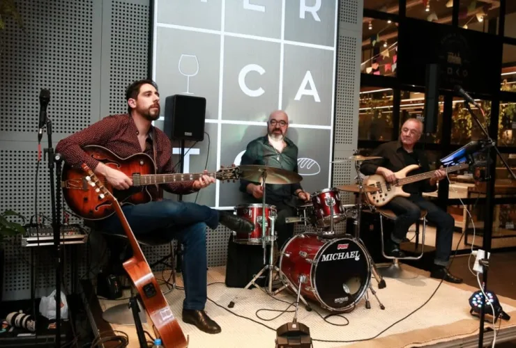 De MPB a Rock: programação musical gratuita movimenta a Praia Brava em dezembro