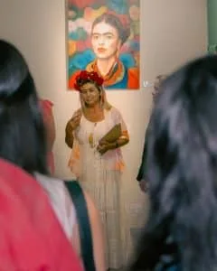 Frida Kahlo Desvendada: Uma Viagem Sensorial Pelas Cores da Persistência no Espaço de Arte Francis Bacon
