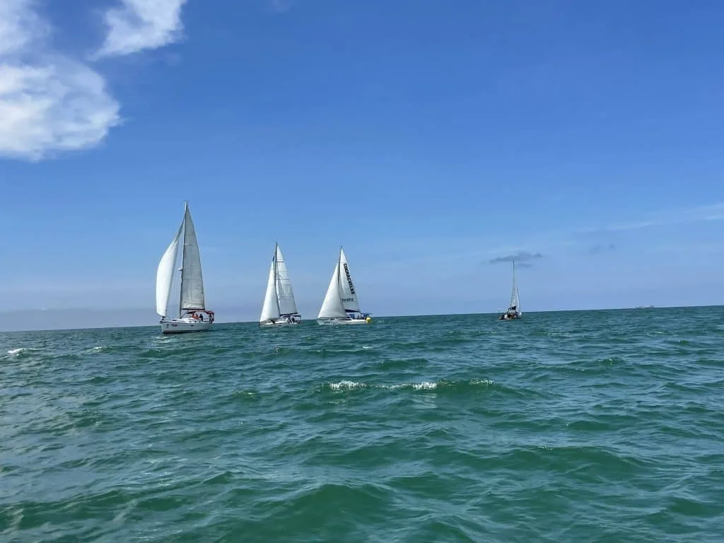 Show nas águas: competição de vela movimentou a Praia Brava neste final de semana