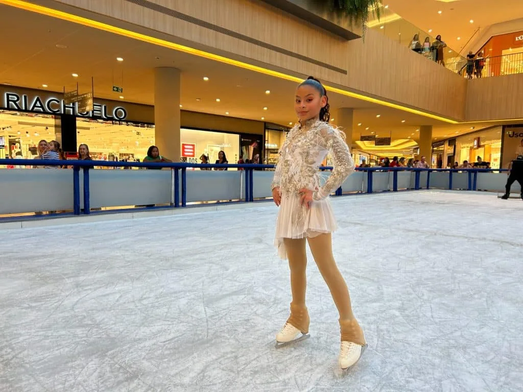 Jockey Plaza Shopping anuncia shows e aulas em sua pista de patinação no gelo