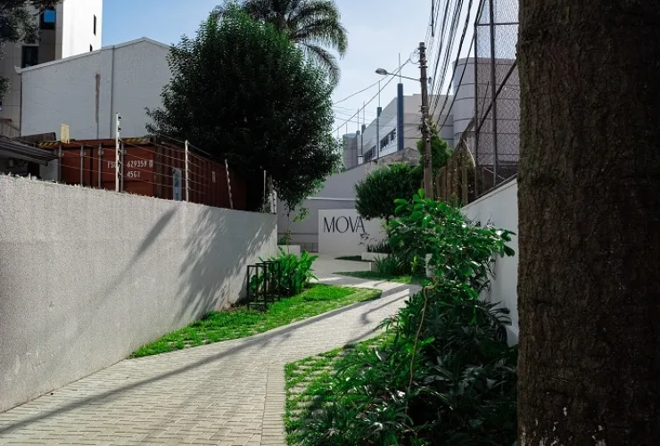 Curitiba ganha praça de uso coletivo em terreno privado