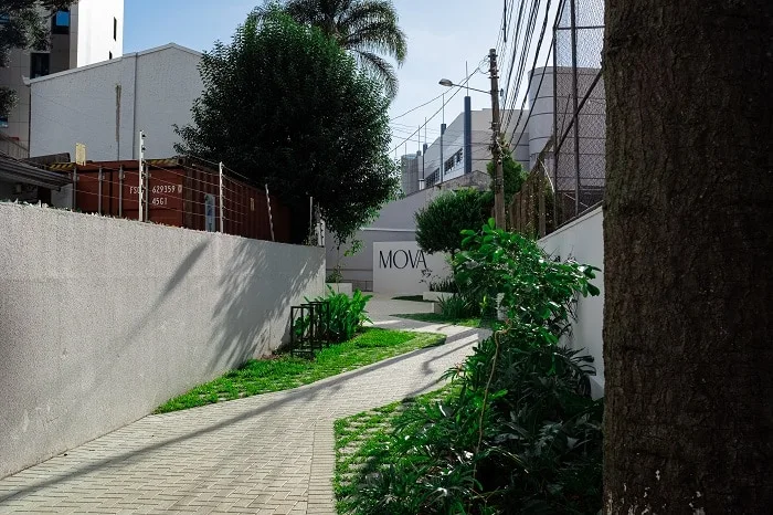 Curitiba ganha praça de uso coletivo em terreno privado