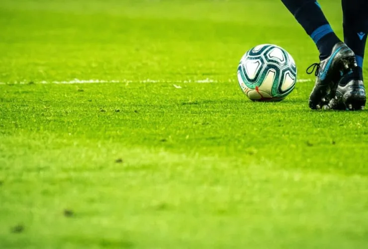 Avanços tecnológicos no futebol: da bola ao VAR