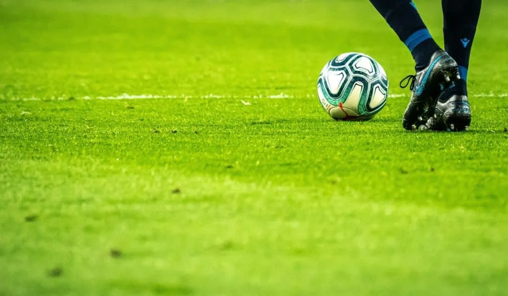 Avanços tecnológicos no futebol: da bola ao VAR