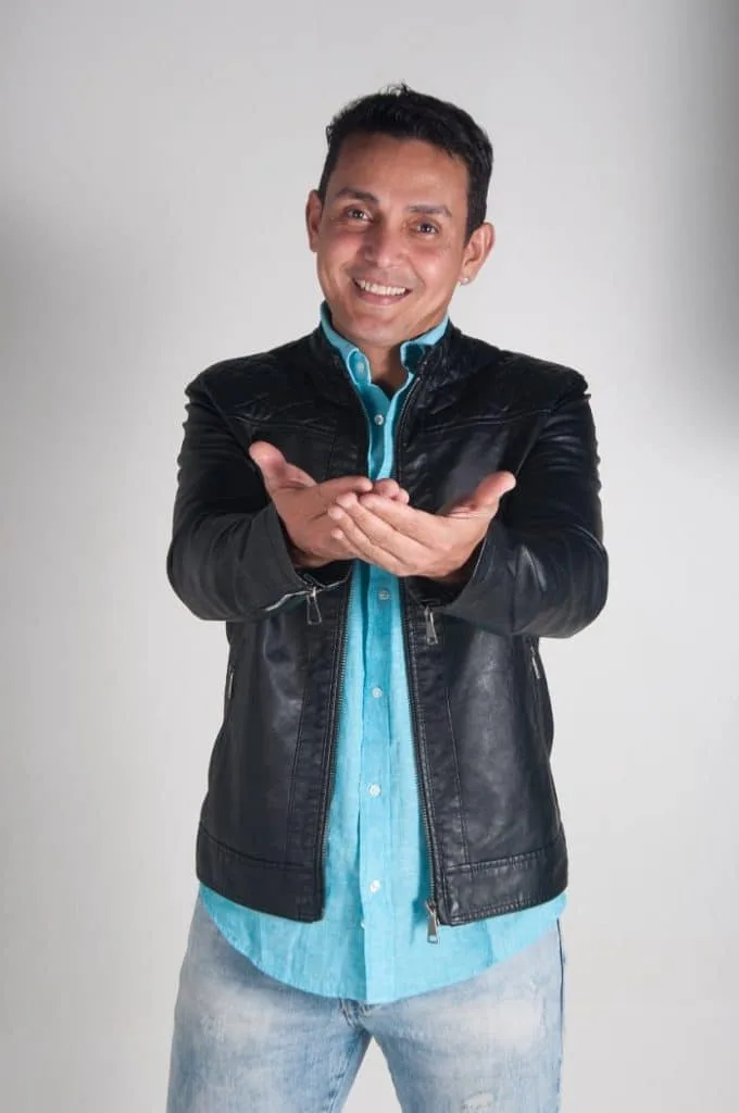 Cantores lançam música em homenagem a Roberto Carlos e revertem lucro para ação social