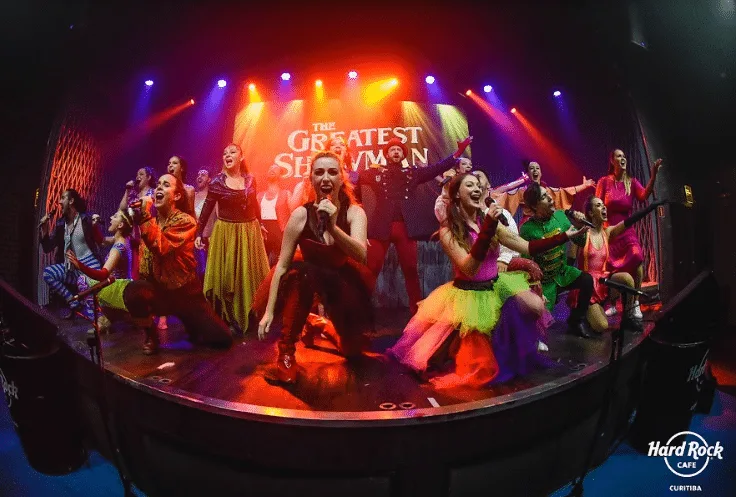 Hard Rock Cafe Curitiba apresenta espetáculo Uma Noite na Broadway