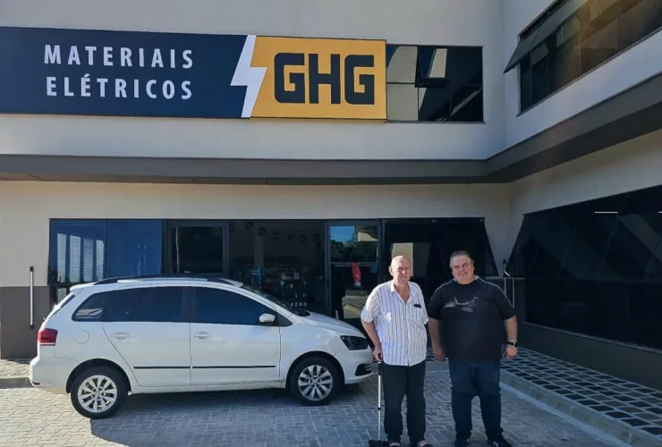 Presidente do Sindilojas PG visita associado