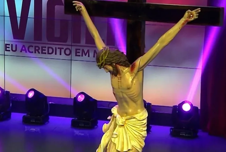 Vigília de Pentecostes da Evangelizar reúne fiéis para programação religiosa de 7 horas no fim de semana