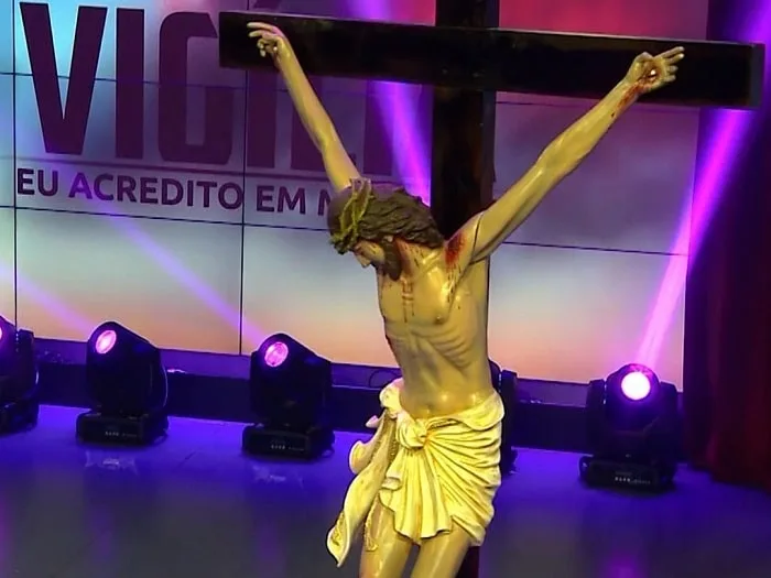 Vigília de Pentecostes da Evangelizar reúne fiéis para programação religiosa de 7 horas no fim de semana