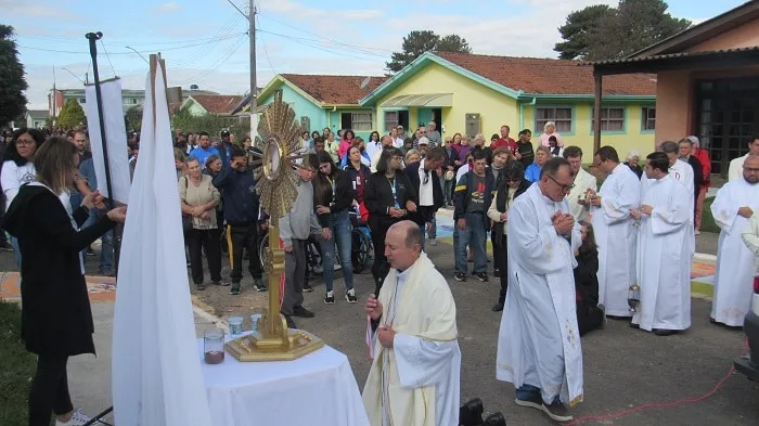 Complexo de Saúde Pequeno Cotolengo realiza procissão de Corpus Christi