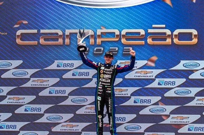 Curitibano Zezinho Muggiati disputa etapa da Stock Car em Cascavel; pista é antiga conhecida do piloto