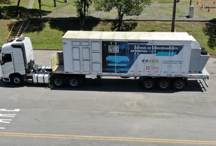 Baterias gigantes da Copel passam em teste técnico para atender clientes