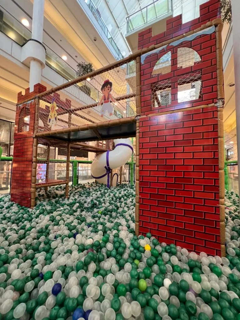 Shopping Curitiba recebe nova atração infantil, inspirada no mundo das arábias