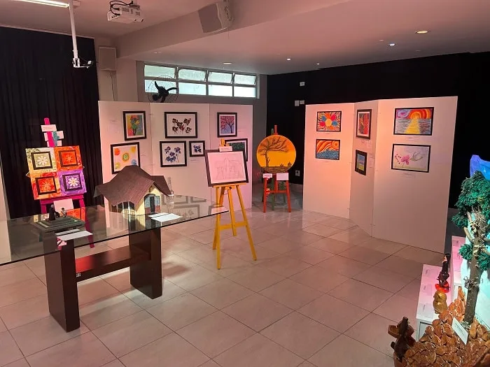 Pequeno Cotolengo promove exposição de obras de arte produzidas por pessoas com deficiência
