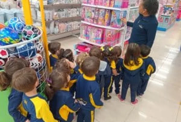 Escola Atuação promove ação de responsabilidade financeira no projeto de empreendedorismo