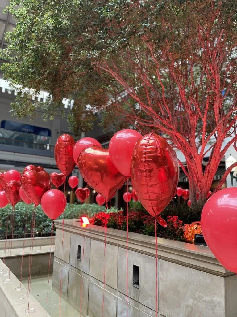 No Dia dos Namorados, Shopping Curitiba será decorado com milhares de balões de coração