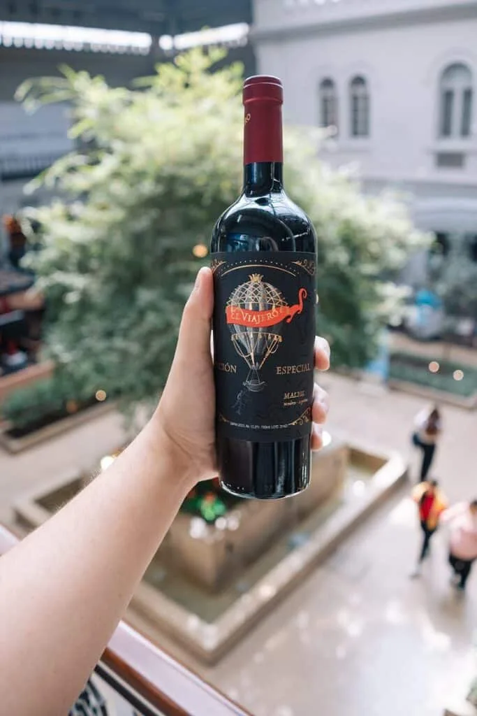 Dia dos Pais: Shopping Curitiba presenteia clientes com vinho argentino, edição especial