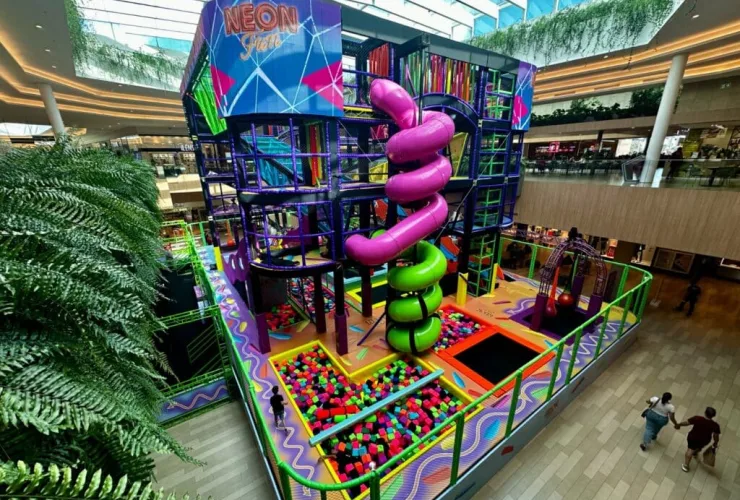 Sucesso de público, Jockey Plaza Shopping realiza segunda sessão exclusiva para adultos na arena Neon Fun