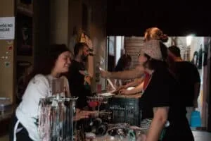 Feira Garimpa Aí Agita Domingo com Rock e Achados Exclusivos