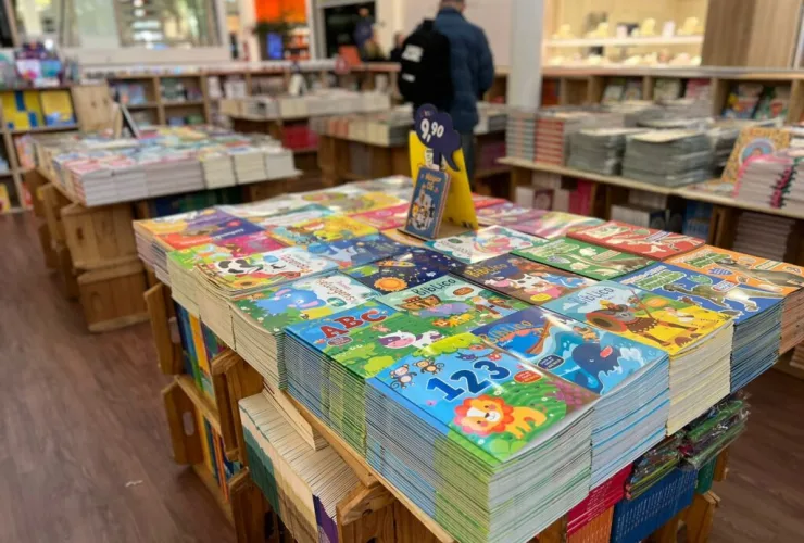 Feira do Livro Letrinha oferece livros infantis a preços promocionais em Curitiba