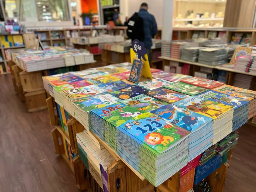 Feira do Livro Letrinha oferece livros infantis a preços promocionais em Curitiba