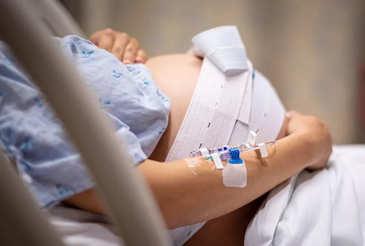 Analgesia peridural no parto pode reduzir  complicações maternas graves