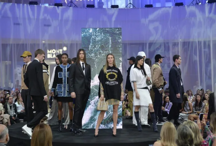8ª edição do Pátio Batel Fashion Walk traz cenografia com conceito sensorial e direção criativa de Paulo Borges