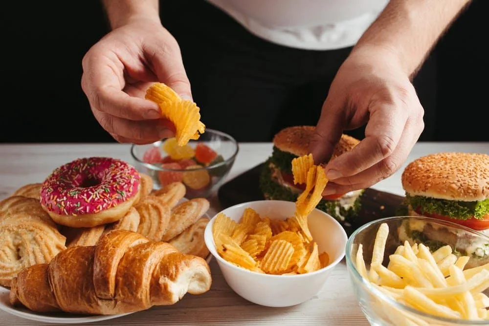 Alimentos pró-inflamatórios aumentam risco de 
doenças periodontais, conclui estudo
