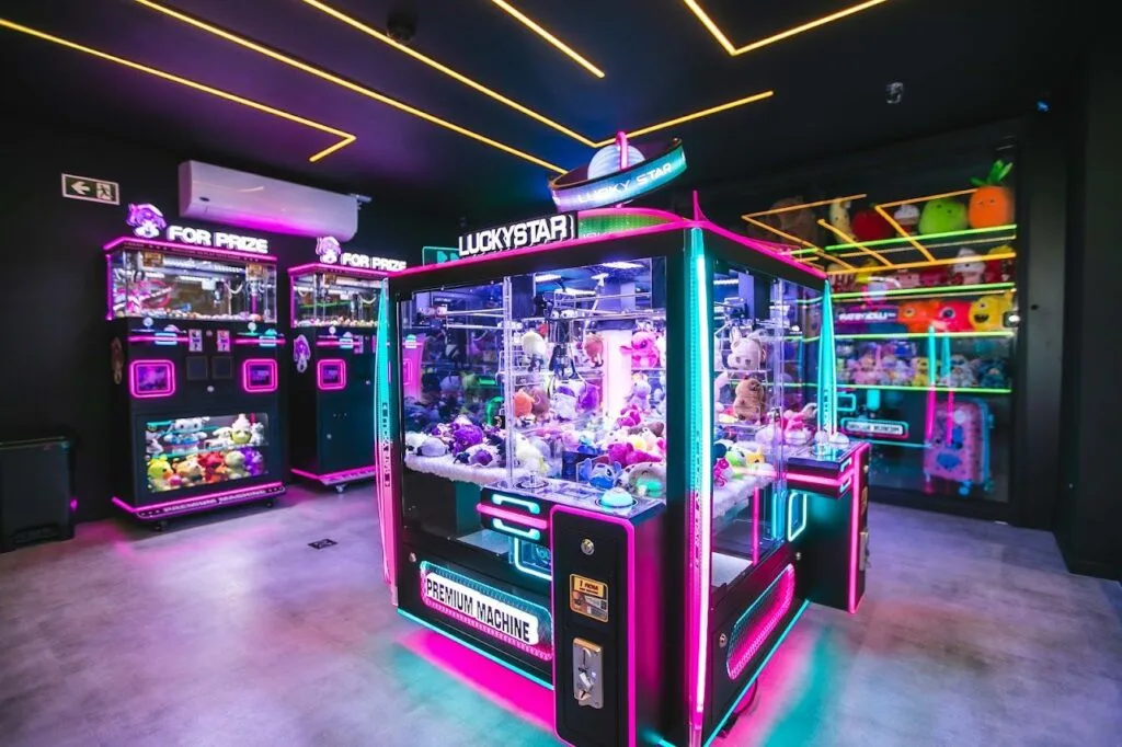 KiDMax abre as portas no Shopping Curitiba, com mais de 20 máquinas de pelúcias, em um espaço de 80 m²