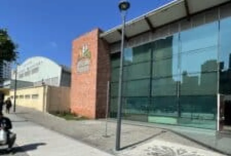Mercado Municipal de Curitiba começa a receber doações de brinquedos para o Dia das Crianças