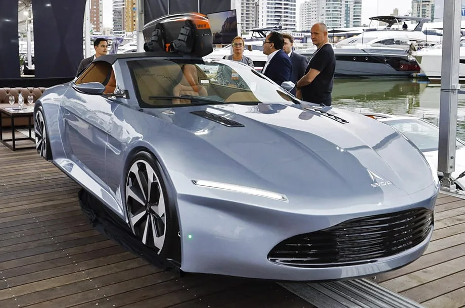 De jet que se transforma em prancha a bote motorizado com comando à distância e “foil surfing”. Conheça novidades do São Paulo Boat Show