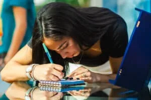 Medalhista Olímpica, Julia Soares, encontra mais de mil fãs no Shopping Estação