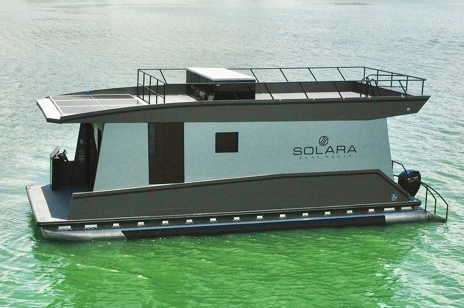 De jet que se transforma em prancha a bote motorizado com comando à distância e “foil surfing”. Conheça novidades do São Paulo Boat Show