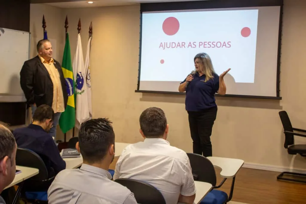 Empreendedores fazem networking e fecham negócios em evento do Sindilojas PG