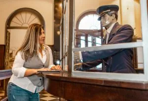 Marisol F. lançou os livros "Caminho Caiçara" e "Maria Fumaça" no Museu Ferroviário