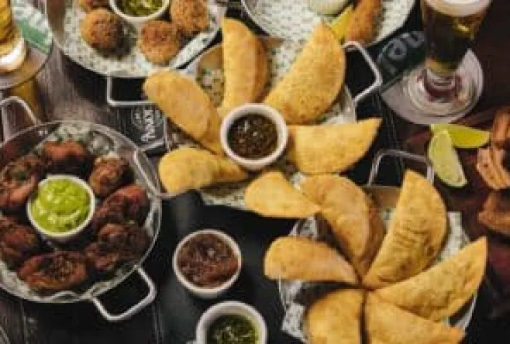 Estreias no novo cardápio do Bar Nacional vão do lanche suculento as caipirinhas